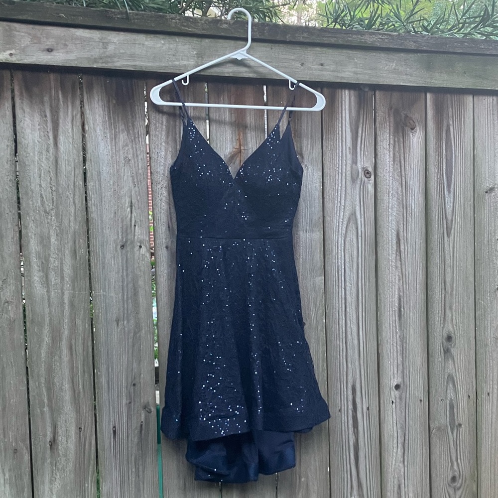 B.Smart navy prom dress